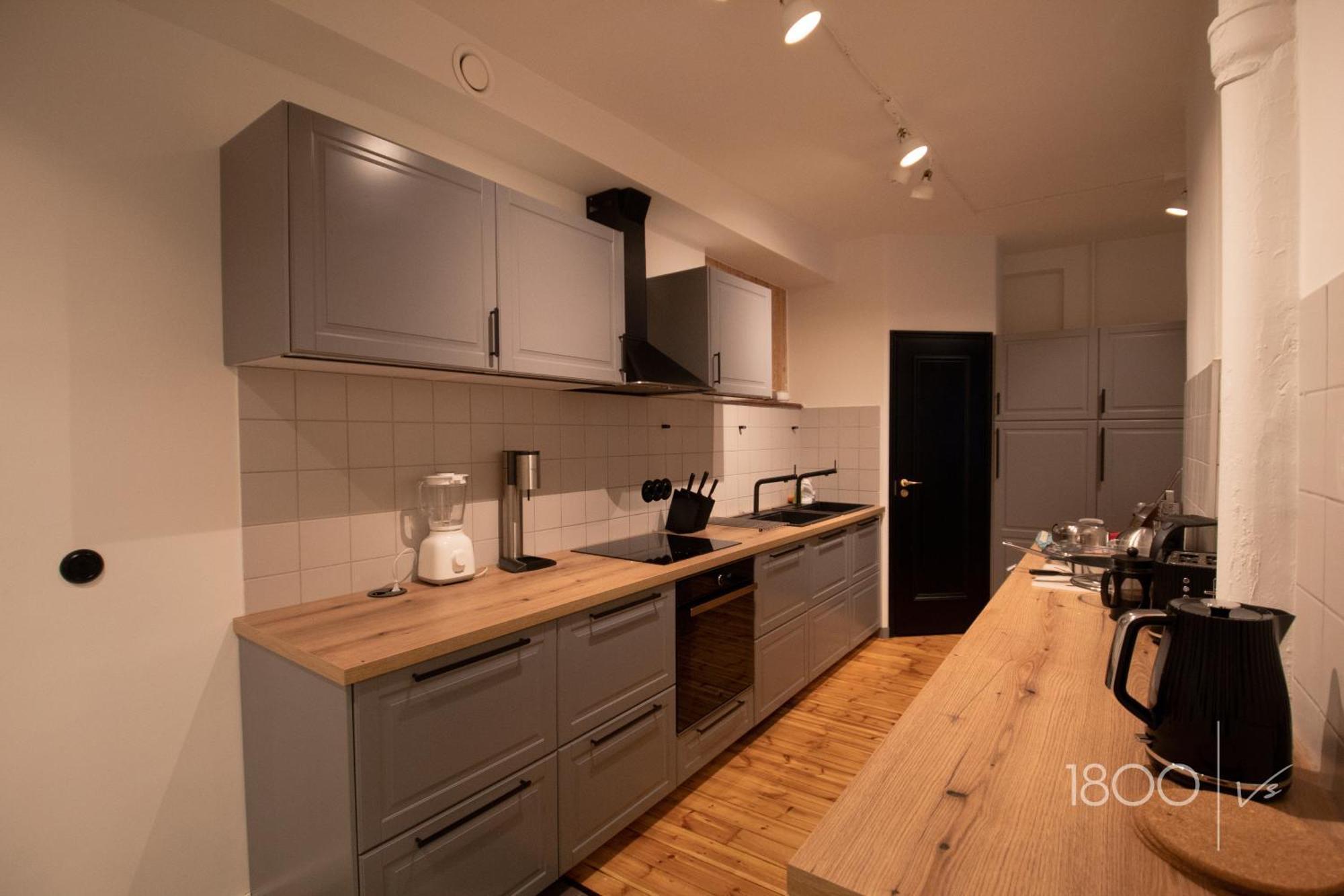 1800 By Vince Stay - Private Rooms In Town Hall Square Tartu Luaran gambar
