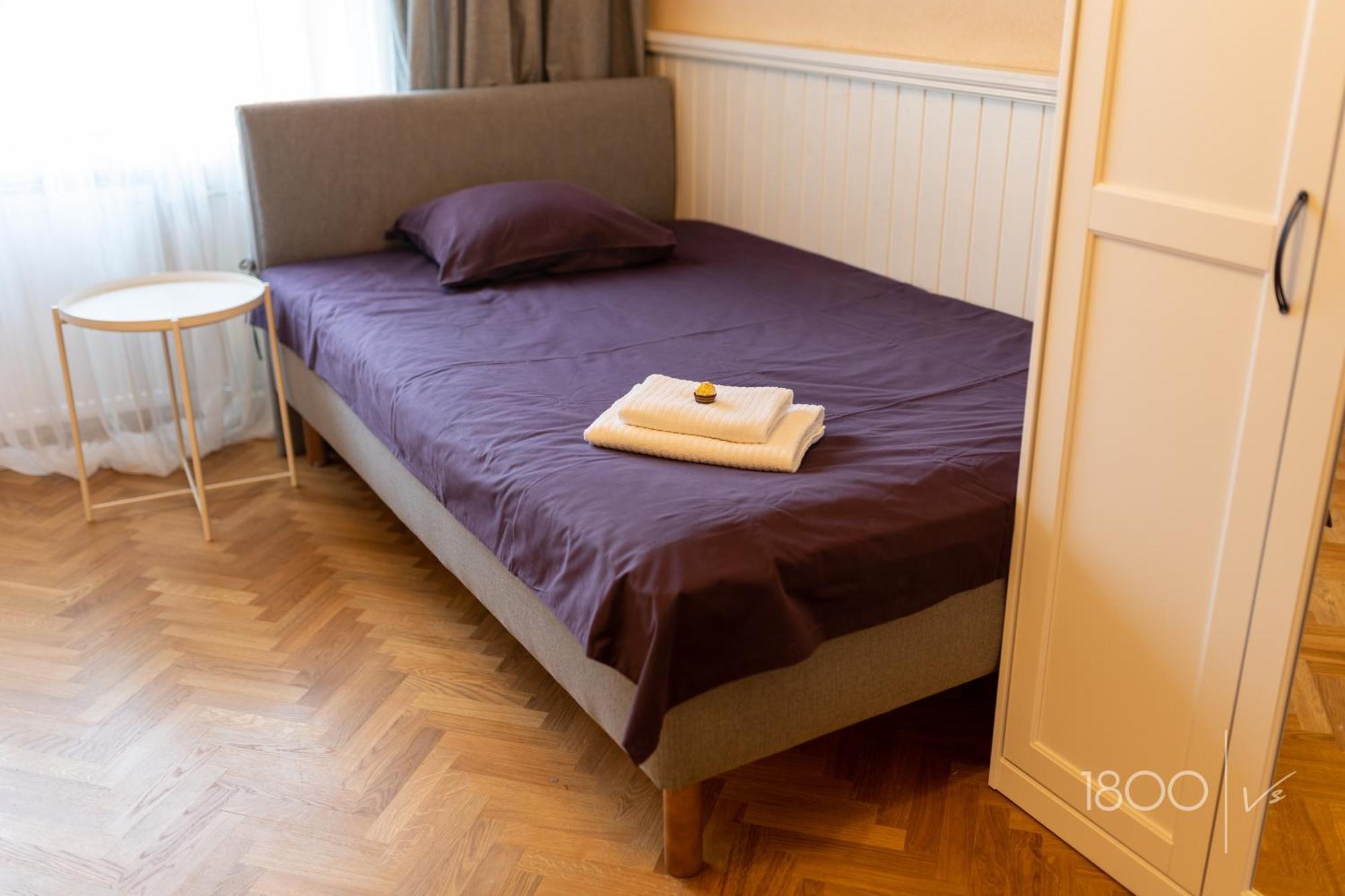1800 By Vince Stay - Private Rooms In Town Hall Square Tartu Luaran gambar