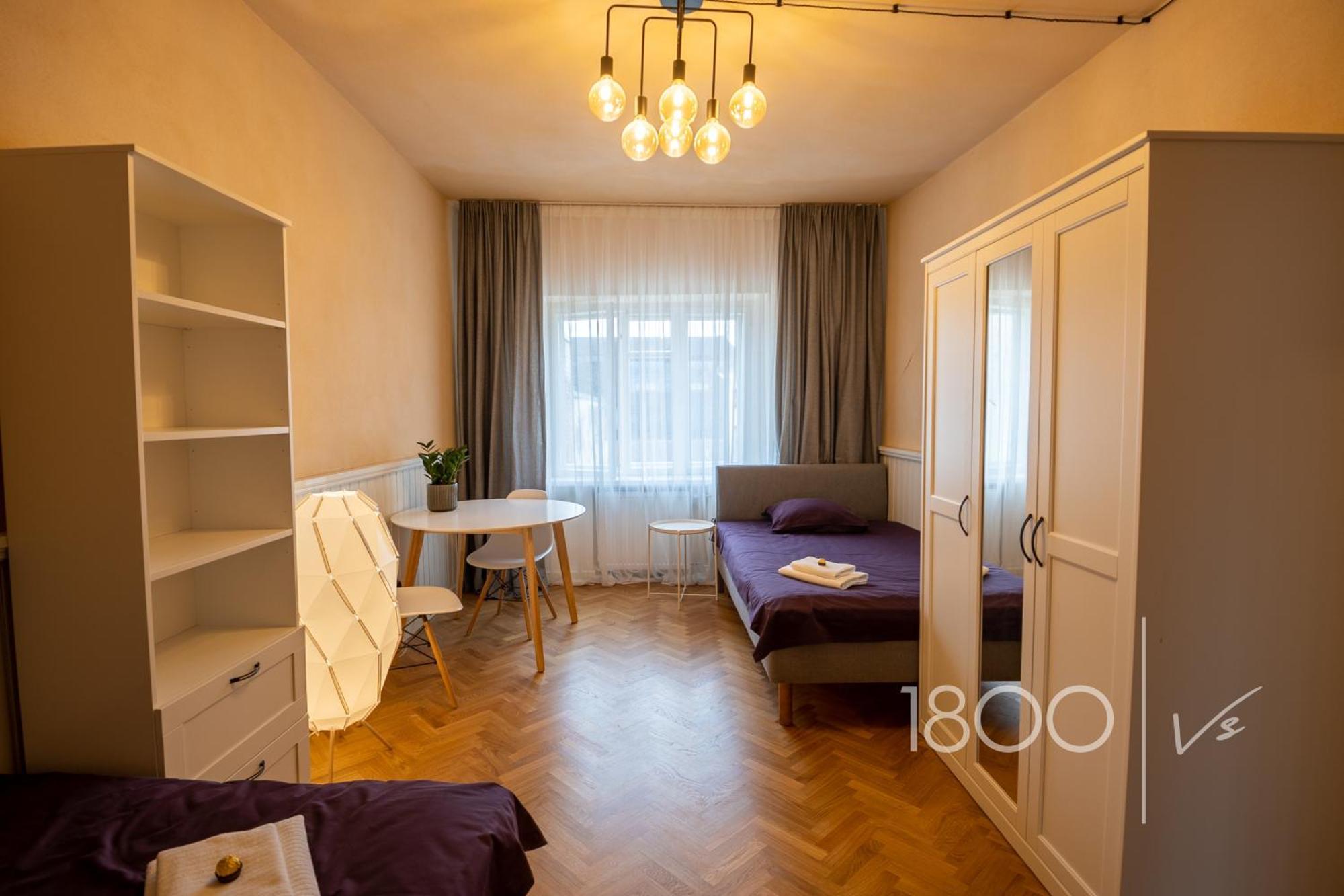 1800 By Vince Stay - Private Rooms In Town Hall Square Tartu Luaran gambar