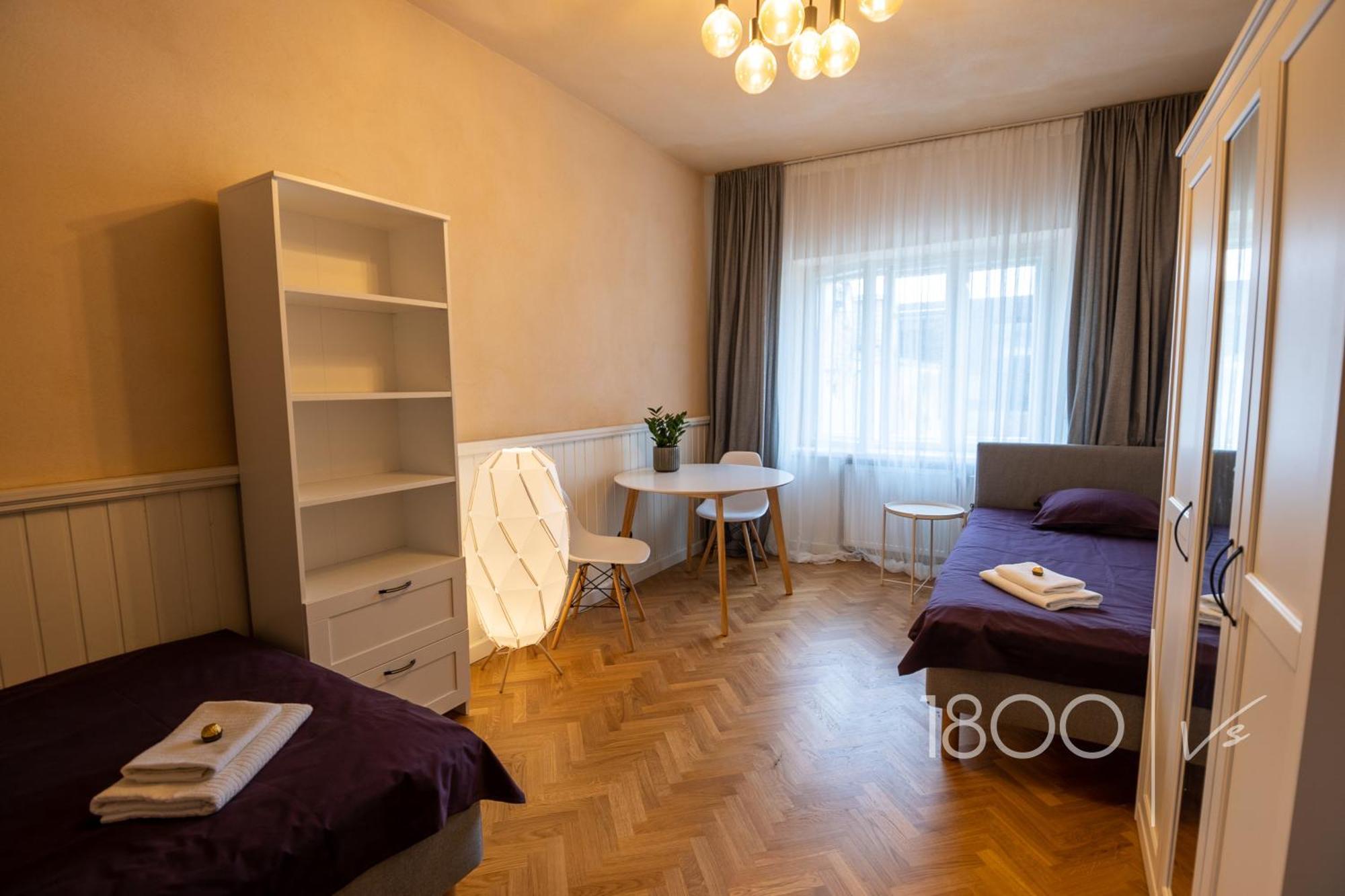 1800 By Vince Stay - Private Rooms In Town Hall Square Tartu Luaran gambar