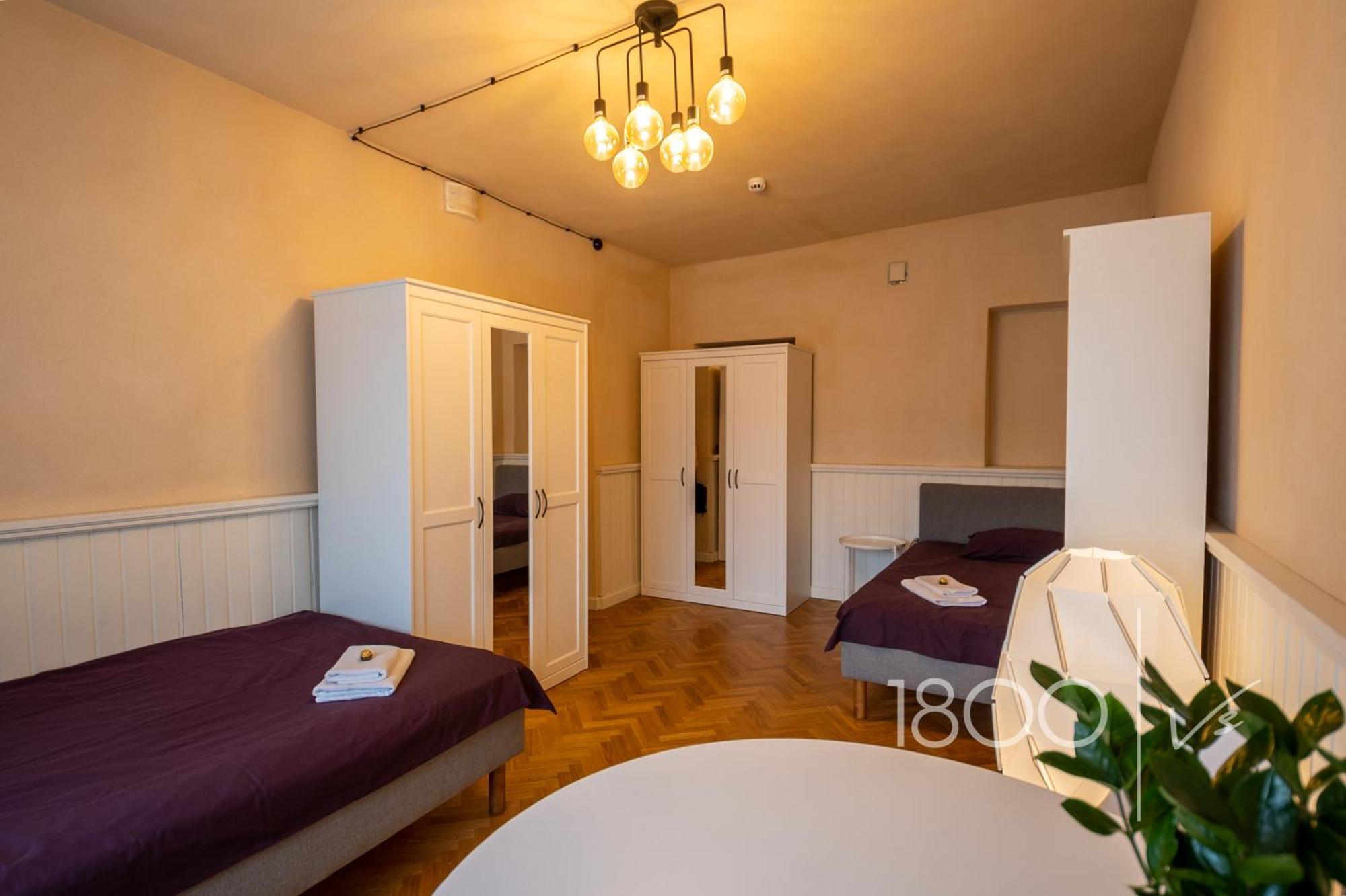1800 By Vince Stay - Private Rooms In Town Hall Square Tartu Luaran gambar